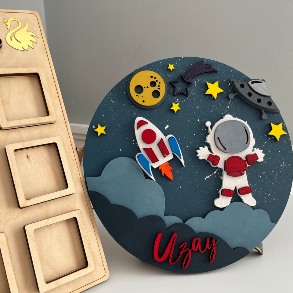 Astronot Temalı İsme Özel Bebek Kapı Süsü